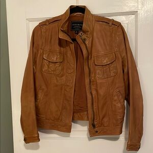 Brown Leather Jacket with Classic Design and Casual Style